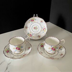 5 Piece SET - Cup & Saucers - Petit Point by Royal Albert